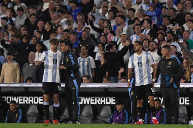 ARGENTINA, Buenos Aires - 25 MARCH 2025 : Nico Paz and Lionel Scaloni and Nicolas Gonzalez during the FIFA 2026 World Cup Qualification CONMEBOL match between national team, Nationalteam of Argentina and Brazil at Estadio Mas Monumental. Photo SFSI Argentina and Brazil - FIFA 2026 World Cup Qualification match zone CONMEBOL Copyright: xSFSIx