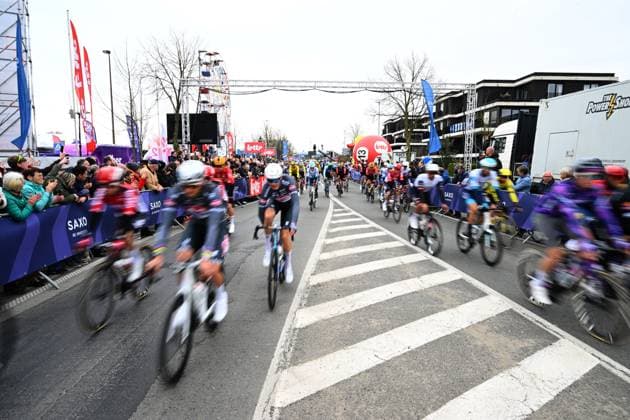 E3 Saxo Classic 2025 Cycling Race Harelbeke, Belgium - March 28 : Illustration picture showing the start of the Men Elite UCI World Tour 68th E3 Saxo Classic cycling race of 208 kms with start in Harelbeke and finish in Harelbeke on March 28, 2025 in Harelbeke, Belgium, 28 03 2025 ( Motordriver Kenny Verfaillie - Harelbeke Belgium  Copyright: xVincentxKalutx