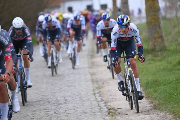 E3 Saxo Classic 2025 Cycling Race Harelbeke, Belgium - March 28 : Van Dijke Mick (NED) of Red Bull - Bora - Hansgrohe in action during the Men Elite UCI World Tour 68th E3 Saxo Classic cycling race of 208 kms with start in Harelbeke and finish in Harelbeke on March 28, 2025 in Harelbeke, Belgium, 28 03 2025 ( Motordriver Kenny Verfaillie - Harelbeke Belgium  Copyright: xVincentxKalutx