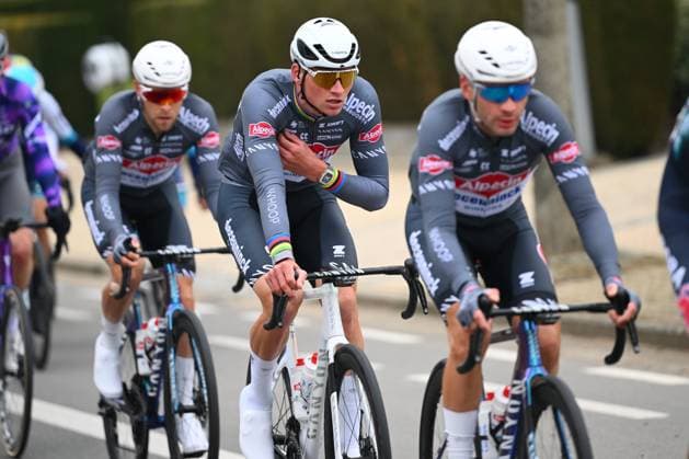 E3 Saxo Classic 2025 Cycling Race Harelbeke, Belgium - March 28 : Van Der Poel Mathieu (NED) of Alpecin - Deceuninck in action during the Men Elite UCI World Tour 68th E3 Saxo Classic cycling race of 208 kms with start in Harelbeke and finish in Harelbeke on March 28, 2025 in Harelbeke, Belgium, 28 03 2025 ( Motordriver Kenny Verfaillie - Harelbeke Belgium  Copyright: xVincentxKalutx