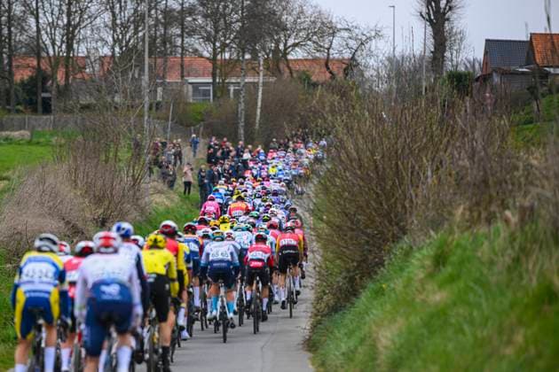 E3 Saxo Classic 2025 Cycling Race Harelbeke, Belgium - March 28 : Illustration picture of the peloton during the Men Elite UCI World Tour 68th E3 Saxo Classic cycling race of 208 kms with start in Harelbeke and finish in Harelbeke on March 28, 2025 in Harelbeke, Belgium, 28 03 2025 ( Motordriver Kenny Verfaillie - Harelbeke Belgium  Copyright: xVincentxKalutx