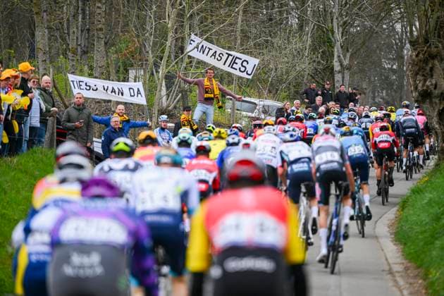 E3 Saxo Classic 2025 Cycling Race Harelbeke, Belgium - March 28 : Illustration picture fans of Benoot Tiesj during the Men Elite UCI World Tour 68th E3 Saxo Classic cycling race of 208 kms with start in Harelbeke and finish in Harelbeke on March 28, 2025 in Harelbeke, Belgium, 28 03 2025 ( Motordriver Kenny Verfaillie - Harelbeke Belgium  Copyright: xVincentxKalutx