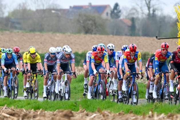 E3 Saxo Classic 2025 Cycling Race Harelbeke, Belgium - March 28 : Van Der Poel Mathieu (NED) of Alpecin - Deceuninck in action during the Men Elite UCI World Tour 68th E3 Saxo Classic cycling race of 208 kms with start in Harelbeke and finish in Harelbeke on March 28, 2025 in Harelbeke, Belgium, 28 03 2025 ( Motordriver Kenny Verfaillie - Harelbeke Belgium  Copyright: xVincentxKalutx