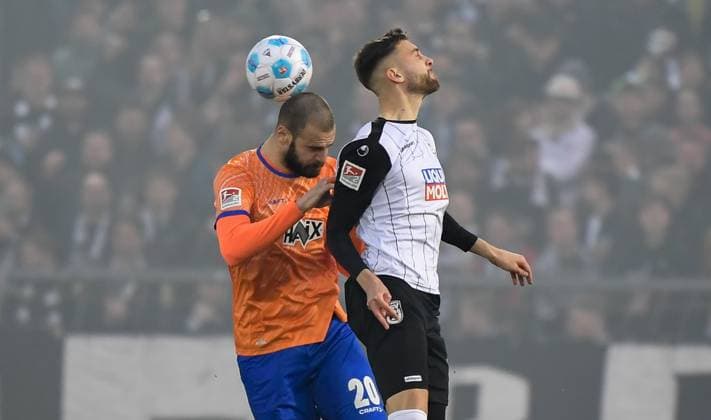 28 03 2025, xemx, Fussball 2 Bundesliga, SSV Ulm 1846 SV Darmstadt 98 v l Aleksandar Vukotic SV Darmstadt 98 , Felix Higl SSV Ulm 1846 Zweikampf, Aktion, action, battle for the ball DFL DFB REGULATIONS PROHIBIT ANY USE OF PHOTOGRAPHS as IMAGE SEQUENCES and or QUASI VIDEO Ulm
