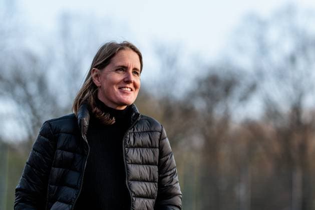 Google Pixel Frauen Bundesliga, 1 FC Köln FC Carl Zeiss Jena 28 03 2025 Britta Carlson Trainerin 1 FC Köln smiles, smiling Google Pixel Frauen Bundesliga, 1 FC Köln FC Carl Zeiss Jena, Köln, Franz Kremer Stadion am 28 03 2025 DFB REGULATIONS PROHIBIT ANY USE OF PHOTOGRAPHS AS IMAGE SEQUENCES AND OR QUASI VIDEO Copyright: xBEAUTIFULxSPORTS Wunderlx