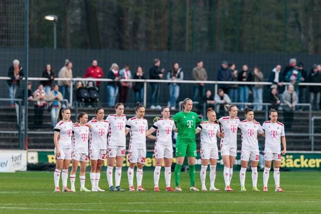 Google Pixel Frauen Bundesliga, 1 FC Köln FC Carl Zeiss Jena 28 03 2025 Memorial minute in honor of Doris Fitschen Google Pixel Frauen Bundesliga, 1 FC Köln FC Carl Zeiss Jena, Köln, Franz Kremer Stadion am 28 03 2025 DFB REGULATIONS PROHIBIT ANY USE OF PHOTOGRAPHS AS IMAGE SEQUENCES AND OR QUASI VIDEO Copyright: xBEAUTIFULxSPORTS Wunderlx