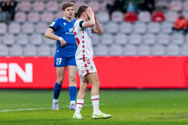Google Pixel Frauen Bundesliga, 1 FC Köln FC Carl Zeiss Jena 28 03 2025 Laura Donhauser 1 FC Köln, 25 beats her hands over her head Google Pixel Frauen Bundesliga, 1 FC Köln FC Carl Zeiss Jena, Köln, Franz Kremer Stadion am 28 03 2025 DFB REGULATIONS PROHIBIT ANY USE OF PHOTOGRAPHS AS IMAGE SEQUENCES AND OR QUASI VIDEO Copyright: xBEAUTIFULxSPORTS Wunderlx
