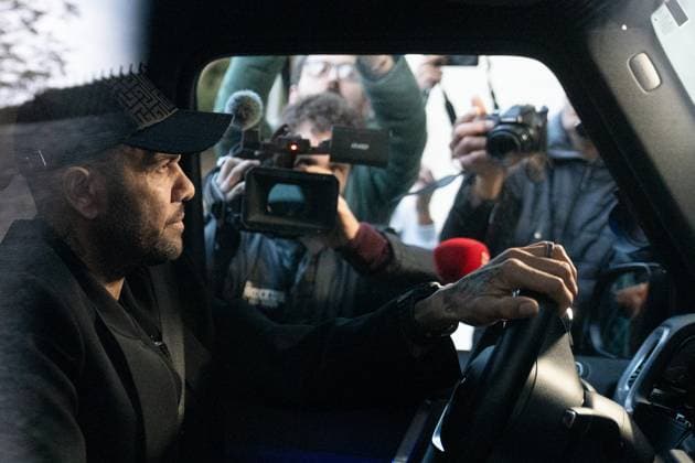 The TSJC acquits Dani Alves of the crime of sexual assault for which he was convicted Ex-footballer Dani Alves drives his car, on March 28, 2025, in Esplugues de Llobregat, Barcelona, Catalonia Spain The Appeals Section of the Superior Court of Justice of Catalonia has unanimously overturned the sentence that convicted the former FC Barcelona player, Dani Alves, to 4 years and 6 months in prison for the sexual assault of a young woman at the Sutton nightclub in December 2022 28 MARCH 2025 CATALUNYA ALVES FOOTBALLER JUDGMENT Esplugues de Llobregat, Barcelon Esplugues de Llobregat, Barcelon Espana  Copyright: xDavidxZorrakinox 6610311