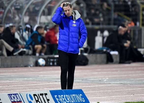 28 03 2025, xemx, Fußball 2 Bundesliga, SSV Ulm 1846 SV Darmstadt 98 v l Head Coach Florian Kohfeldt SV Darmstadt 98 enttaeuscht, enttaeuscht Blickend, dissapointed, traurig, frustriert DFL DFB REGULATIONS PROHIBIT ANY USE OF PHOTOGRAPHS as IMAGE SEQUENCES and or QUASI VIDEO Ulm