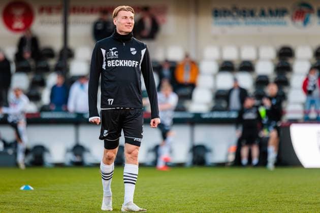 Eduard Probst SC Verl, 17 GER, SC Verl vs Rot Weiss Essen, Football, 3 Liga, 30 Matchday, Season 2024 2025, 28 03 2025 DFL Regulations prohibit any use of photographers as image sequences and or quasi video GER, SC Verl vs Rot Weiss Essen, Football, 3 Liga, 30 Matchday, Season 2024 2025, 28 03 2025 Verl Copyright: xEibner-Pressefoto JanxRollingerx EP_JSK