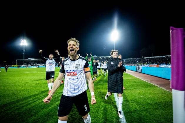 Soccer Men 2 Bundesliga 27 Matchday Season 2024 2025 SSV Ulm 1846 Football vs SV Darmstadt 98 28 03 2025 Cheering after the home win 5 Johannes Reichert C, SSV Ulm 1846 Football DFL regulations prohibit any use of photographs as image sequences and or quasi video Ulm Donaustadion Baden Württemberg Germany