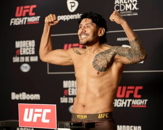 March 28, 2025, Mexico City, Mexico, MEX: poses on the scale during official weigh-ins for UFC Fight Night Mexico City at the InternContinental Mexico City hotel in Mexico City, MX. Mexico City MEX - ZUMAs346 20250328_zsp_s346_005 Copyright: xAlejandroxSalazarx