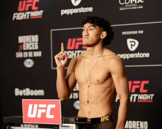 March 28, 2025, Mexico City, Mexico, MEX: poses on the scale during official weigh-ins for UFC Fight Night Mexico City at the InternContinental Mexico City hotel in Mexico City, MX. Mexico City MEX - ZUMAs346 20250328_zsp_s346_027 Copyright: xAlejandroxSalazarx