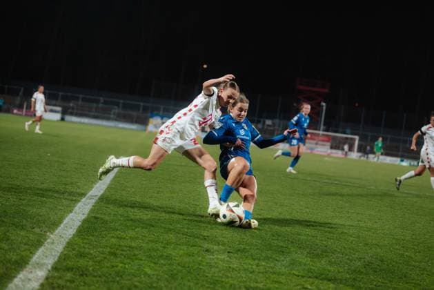 28 03 25, Women, Soccer, 1 BL, Season 2024 2025, 1 FC Köln FC Carl Zeiss Jena, Matchday 18 Laura Donhauser 25 from 1 FC Köln in a duel with Merza JuleviÄ‡ 10 from FC Carl Zeiss Jena
