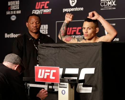 March 28, 2025, Mexico City, Mexico, MEX: poses on the scale during official weigh-ins for UFC Fight Night Mexico City at the InternContinental Mexico City hotel in Mexico City, MX. Mexico City MEX - ZUMAs346 20250328_zsp_s346_039 Copyright: xAlejandroxSalazarx