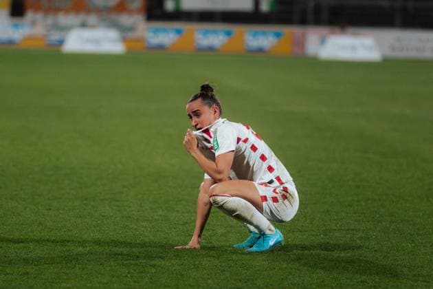 28 03 25, Women, Soccer, 1 BL, Season 2024 2025, 1 FC Köln FC Carl Zeiss Jena, Matchday 18 Vanessa Leimenstoll 29 of 1 FC Köln sits on the floor in disappointment after defeat against Carl Zeiss Jena