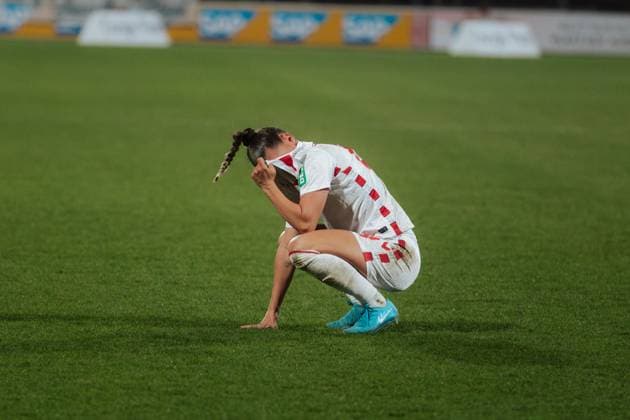 28 03 25, Women, Soccer, 1 BL, Season 2024 2025, 1 FC Köln FC Carl Zeiss Jena, Matchday 18 Vanessa Leimenstoll 29 of 1 FC Köln sits on the floor in disappointment after defeat against Carl Zeiss Jena