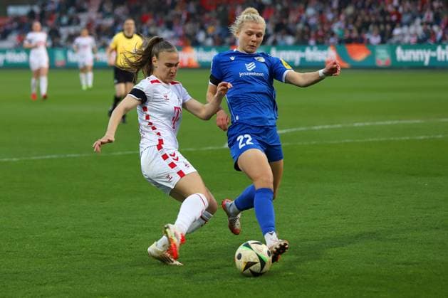 28 03 2025, xsscx, Frauen Fußball, 1 FC Köln FC Carl Zeiss Jena, 1 Fußball Bundesliga, Franz Kremer Stadion, Saison 2024 2025 Alena Bienz 1 FC Köln 11 im Zweikampf gegen Fiona Gaißer FC Carl Zeiss Jena 22 DFB regulations prohibit any use of photographs as image sequences and or quasi video Nordrhein Westfalen Germany