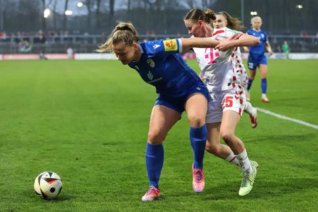28 03 2025, xsscx, women soccer, 1 FC Köln FC Carl Zeiss Jena, 1 Fußball Bundesliga, Franz Kremer Stadion, Saison 2024 2025 Toma Ihlenburg FC Carl Zeiss Jena 3 im Zweikampf gegen Laura Donhauser 1 FC Köln 25 DFB regulations prohibit any use of photographs as image sequences and or quasi video Nordrhein Westfalen Germany