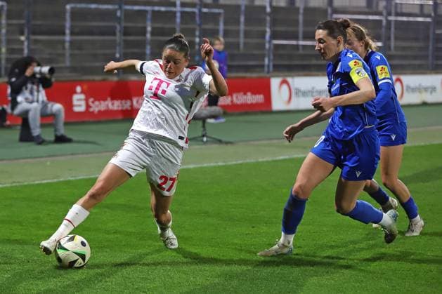 28 03 2025, xsscx, Frauen Fußball, 1 FC Köln FC Carl Zeiss Jena, 1 Fußball Bundesliga, Franz Kremer Stadion, Saison 2024 2025 Laura Donhauser 1 FC Köln 25 im Zweikampf gegen Merza Julevic FC Carl Zeiss Jena 10 DFB regulations prohibit any use of photographs as image sequences and or quasi video Nordrhein Westfalen Germany