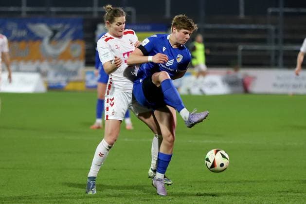 28 03 2025, xsscx, women soccer, 1 FC Köln FC Carl Zeiss Jena, 1 Fußball Bundesliga, Franz Kremer Stadion, Saison 2024 2025 Taylor Marie Ziemer 1 FC Köln 18 in duel against Gwendolyn Mummert FC Carl Zeiss Jena 27 DFB regulations prohibit any use of photographs as image sequences and or quasi video Nordrhein Westfalen Germany