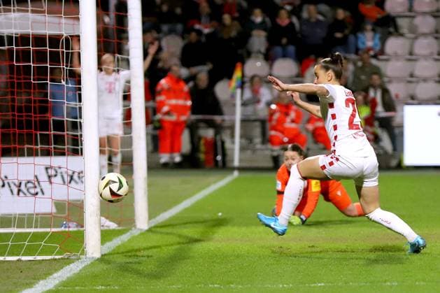 28 03 2025, xsscx, women soccer, 1 FC Köln FC Carl Zeiss Jena, 1 Fußball Bundesliga, Franz Kremer Stadion, Saison 2024 2025 Vanessa Leimenstoll 1 FC Köln 29 misses the goal DFB regulations prohibit any use of photographs as image sequences and or quasi video Nordrhein Westfalen Germany