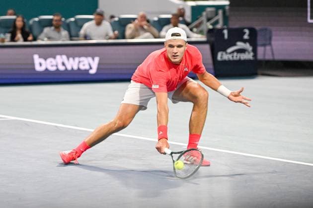 Tennis 2025: Miami Open March 28 March 28, 2025: Jakub Mensik (CZE) defeats Taylor Fritz (USA) in the semi-finals at the Miami Open being played in Hard Rock Stadium in Miami, Florida. Ã‚ÂKarla Kinne Tennisclix Cal Media (Credit Image: Â Karla Kinne Cal Sport Media) Miami Florida USA EDITORIAL USE ONLY Copyright: xx ZUMA-20250328_zma_c04_226.jpg KarlaxKinnex csmphotothree369879