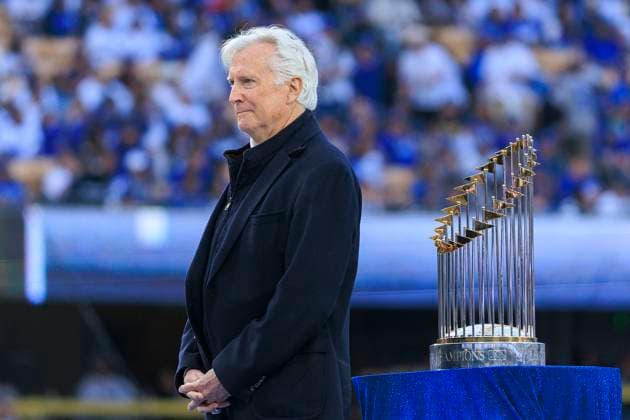 March 28, 2025, Los Angeles, California, USA: Los Angeles Dodgers owner, Mark Walter stands next to the MLB, Baseball Herren, USA Commissioners Trophy during the World Series Ring presentation prior to the MLB regular season game against the Detroit Tigers on Friday March 28, 2025 at Dodger Stadium in Los Angeles, California. Dodgers defeat Tigers, 8-5. JAVIER ROJAS PI Los Angeles USA - ZUMAp124 20250328_zaa_p124_004 Copyright: xJavierxRojasx
