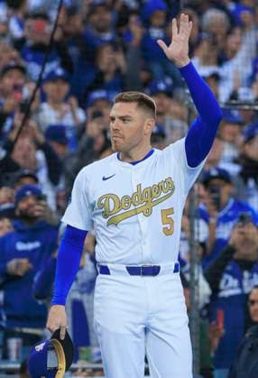 March 28, 2025, Los Angeles, California, USA: Freddie Freeman 5 is introduced during the World Series Ring presentation prior to the MLB, Baseball Herren, USA regular season game between the Los Angeles Dodgers and the Detroit Tigers on Friday March 28, 2025 at Dodger Stadium in Los Angeles, California. Dodgers defeat Tigers, 8-5. JAVIER ROJAS PI Los Angeles USA - ZUMAp124 20250328_zaa_p124_005 Copyright: xJavierxRojasx