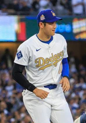 March 28, 2025, Los Angeles, California, USA: Shohei Ohtani 17 is introduced during the World Series Ring presentation prior to the MLB, Baseball Herren, USA regular season game between the Los Angeles Dodgers and the Detroit Tigers on Friday March 28, 2025 at Dodger Stadium in Los Angeles, California. Dodgers defeat Tigers, 8-5. JAVIER ROJAS PI Los Angeles USA - ZUMAp124 20250328_zaa_p124_008 Copyright: xJavierxRojasx