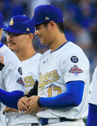 March 28, 2025, Los Angeles, California, USA: Shohei Ohtani 17 holds his ring during the World Series Ring presentation prior to the MLB, Baseball Herren, USA regular season game between the Los Angeles Dodgers and the Detroit Tigers on Friday March 28, 2025 at Dodger Stadium in Los Angeles, California. Dodgers defeat Tigers, 8-5. JAVIER ROJAS PI Los Angeles USA - ZUMAp124 20250328_zaa_p124_011 Copyright: xJavierxRojasx