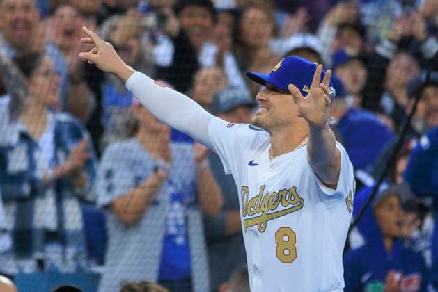 March 28, 2025, Los Angeles, California, USA: Enrique Hernandez 8 is introduced during the World Series Ring presentation prior to the MLB, Baseball Herren, USA regular season game between the Los Angeles Dodgers and the Detroit Tigers on Friday March 28, 2025 at Dodger Stadium in Los Angeles, California. Dodgers defeat Tigers, 8-5. JAVIER ROJAS PI Los Angeles USA - ZUMAp124 20250328_zaa_p124_037 Copyright: xJavierxRojasx