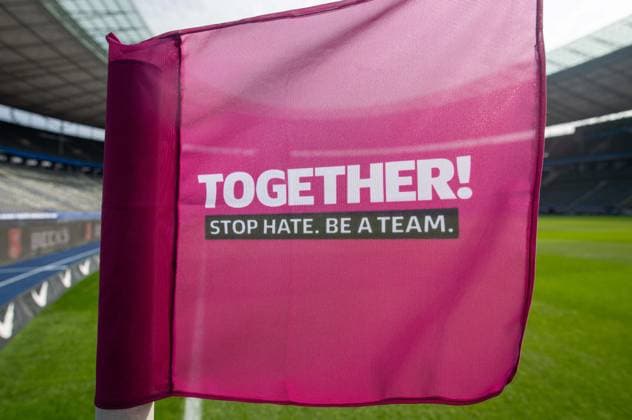 Soccer, Men, Season 2024 2025, 2 Bundesliga 27 Matchday , Hertha BSC Karlsruher SC, Corner flags with the motto of the action matchday Together Stop hate Be a team , 29 03 2025, Copyright: xSebastianxRäppold MatthiasxKochx