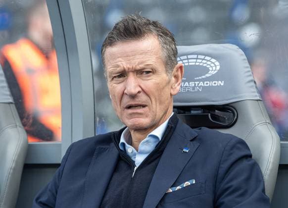 Soccer, Men, Season 2024 2025, 2 Bundesliga 27 Matchday , Hertha BSC Karlsruher SC, Managing Director Thomas E Herrich Hertha BSC on the bench, 29 03 2025, Copyright: xSebastianxRäppold MatthiasxKochx