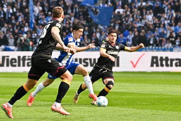Soccer 2 Bundesliga, Hertha BSC Berlin Karlsruher SC 29 03 2025, xdanx, Soccer 2 Bundesliga, Hertha BSC Berlin Karlsruher SC v l Ibrahim Maza Hertha BSC ,Robin Heußer Karlsruher SC Zweikampf, Duell, Kampf, tackle DFL DFB REGULATIONS PROHIBIT ANY USE OF PHOTOGRAPHS as IMAGE SEQUENCES and or QUASI VIDEO Daniel Lakomski Mix1Press Berlin Olympiastadion Berlin Germany DEU Copyright: xDanielxLakomskix
