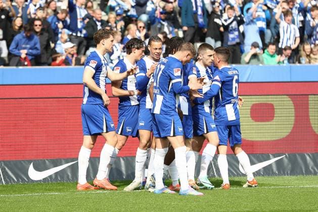 29 03 2025, xtgx, Fußball 2 Bundesliga, Hertha BSC Berlin Karlsruher SC emspor, v l Fabian Reese Hertha, 11 Jubel, Torjubel, jubelt ueber das Tor, celebrate the goal, celebration DFL DFB REGULATIONS PROHIBIT ANY USE OF PHOTOGRAPHS as IMAGE SEQUENCES and or QUASI VIDEO Berlin