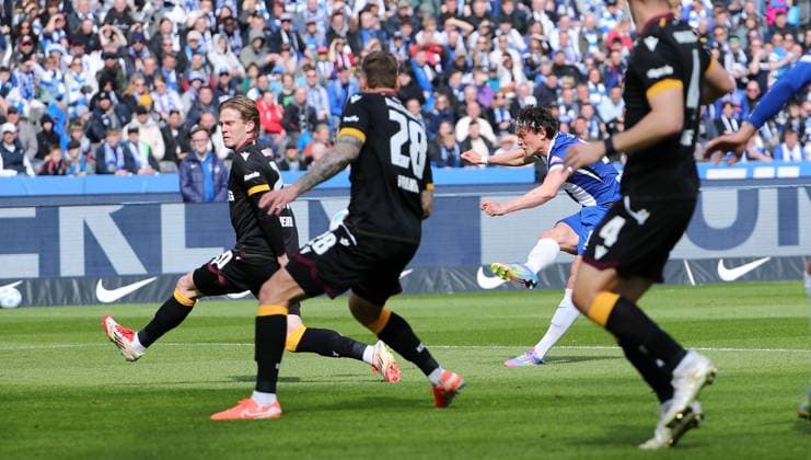 Fabian Reese scores the goal for 1 0 duel Match scene Action Sport Football Soccer DFL 2 Bundesliga Men 27 Matchday Season 2024 2025 29 03 2025 Hertha BSC Berlin vs Karlsruher SC KSC DFL regulations prohibit any use of photographs as image sequences and or quasi video