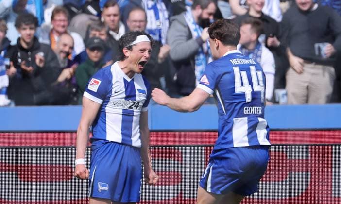 Fabian Reese cheers after 1 0 with Linus Gechter joy emotion jubilation sport soccer soccer DFL 2 Bundesliga men 27 matchday season 2024 2025 29 03 2025 Hertha BSC Berlin vs Karlsruher SC KSC DFL regulations prohibit any use of photographs as image sequences and or quasi video