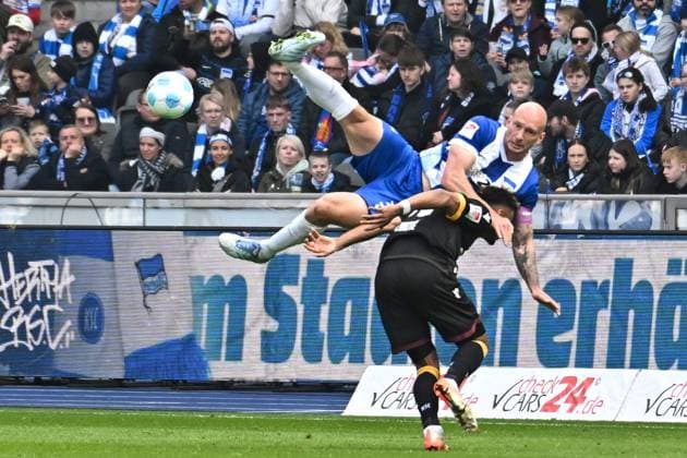 Soccer 2 Bundesliga, Hertha BSC Berlin Karlsruher SC 29 03 2025, xdanx, Soccer 2 Bundesliga, Hertha BSC Berlin Karlsruher SC v l Toni Leistner Hertha BSC ,Bambase Conte Karlsruher SC Zweikampf, Duell, Kampf, tackle DFL DFB REGULATIONS PROHIBIT ANY USE OF PHOTOGRAPHS as IMAGE SEQUENCES and or QUASI VIDEO Daniel Lakomski Mix1Press Berlin Olympiastadion Berlin Germany DEU Copyright: xDanielxLakomskix