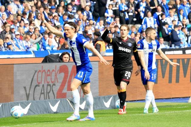 DEU, DFL, 2 FBL, Hertha BSC vs Karlsruher SC, 29 03 2025, Berliner Olympiastadion, Berlin, DEU, DFL, 2 FBL, Hertha BSC vs Karlsruher SC, in the picture Fabian Reese Hertha BSC Berlin 11 , Jonjoe Kenny Hertha BSC Berlin 16 , David Herold Karlsruher SC 20 DFL regulations prohibit any use of Photographs as image sequences and or quasi video Foto Juergen Engler nordphoto GmbH nordphotoxGmbHx xEngler nph00076