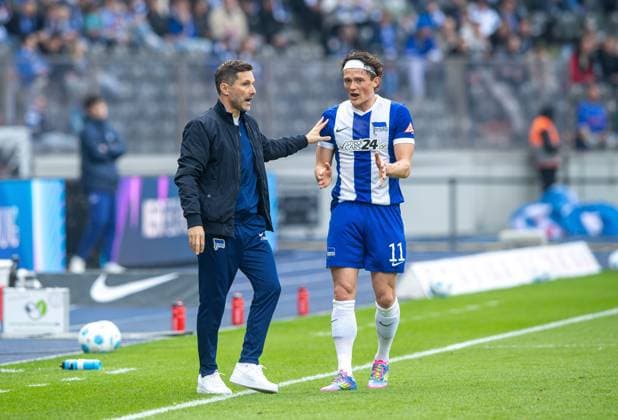 Soccer, Men, Season 2024 2025, 2 Bundesliga 27 Matchday , Hertha BSC Karlsruher SC, v l Coach Stefan Leitl Hertha BSC , Fabian Reese Hertha BSC , 29 03 2025, Copyright: xSebastianxRäppold MatthiasxKochx