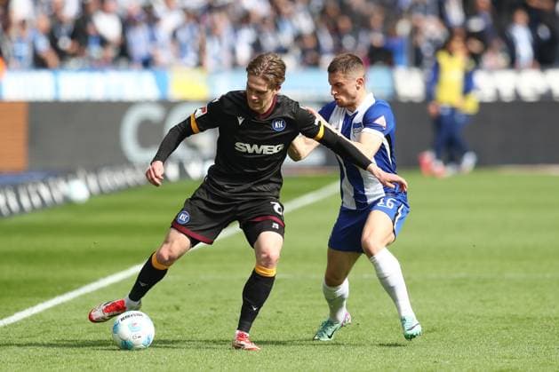 29 03 2025, xtgx, Soccer 2 Bundesliga, Hertha BSC Berlin Karlsruher SC emspor, v l David Herold Karlsruhe, 20 , Jonjoe Kenny Hertha, 16 duel, fight, tackle DFL DFB REGULATIONS PROHIBIT ANY USE OF PHOTOGRAPHS as IMAGE SEQUENCES and or QUASI VIDEO Berlin
