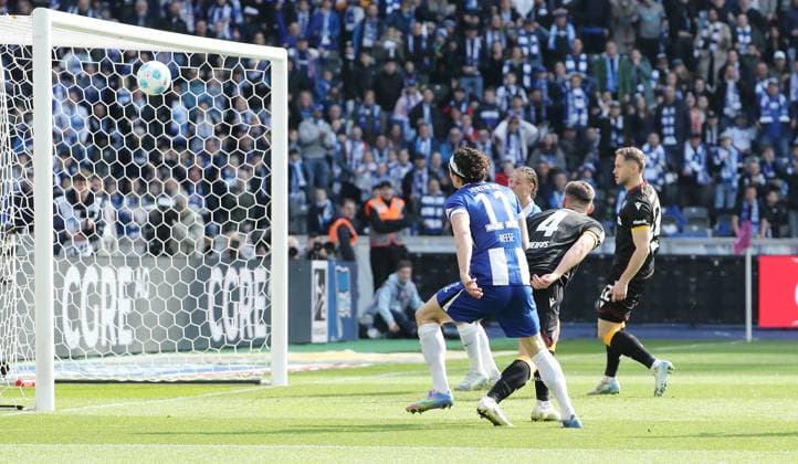 Fabian Reese scores the goal for 2 0 duel Match scene Action Sport Football Soccer DFL 2 Bundesliga Men 27 Matchday Season 2024 2025 29 03 2025 Hertha BSC Berlin vs Karlsruher SC KSC DFL regulations prohibit any use of photographs as image sequences and or quasi video