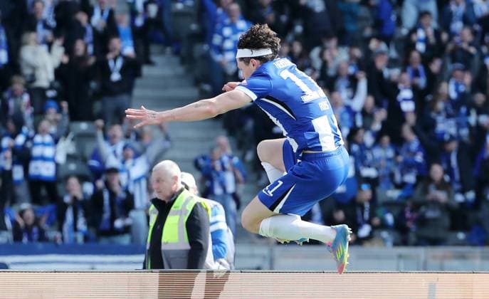 Fabian Reese cheers after 2 0 joy emotion jubilation sport soccer soccer DFL 2 Bundesliga men 27 matchday season 2024 2025 29 03 2025 Hertha BSC Berlin vs Karlsruher SC KSC DFL regulations prohibit any use of photographs as image sequences and or quasi video