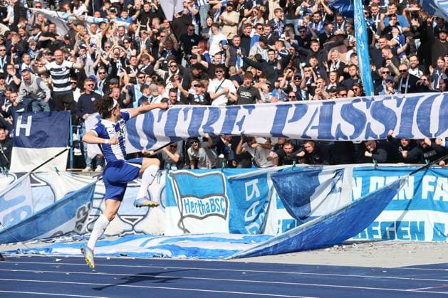 29 03 2025, xtgx, Fußball 2 Bundesliga, Hertha BSC Berlin Karlsruher SC emspor, v l Fabian Reese Hertha, 11 Jubel, Torjubel, jubelt ueber das Tor, celebrate the goal, celebration DFL DFB REGULATIONS PROHIBIT ANY USE OF PHOTOGRAPHS as IMAGE SEQUENCES and or QUASI VIDEO Berlin