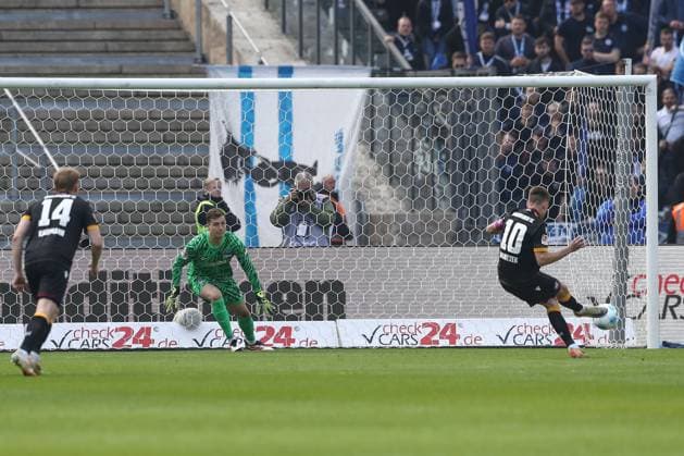 29 03 2025, xtgx, Fussball 2 Bundesliga, Hertha BSC Berlin Karlsruher SC emspor, v l Marvin Wanitzek Karlsruhe, 10 schiesst Tor, schießt, Torschuetze, erzielt Tor, Treffer, scores the goal 2 1 Elfmeter DFL DFB REGULATIONS PROHIBIT ANY USE OF PHOTOGRAPHS as IMAGE SEQUENCES and or QUASI VIDEO Berlin