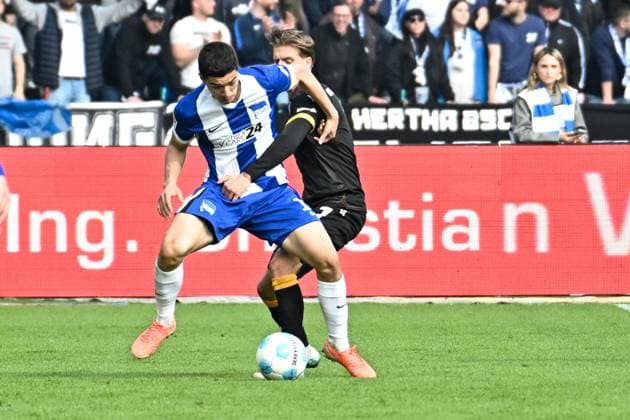 Soccer 2 Bundesliga, Hertha BSC Berlin Karlsruher SC 29 03 2025, xdanx, Soccer 2 Bundesliga, Hertha BSC Berlin Karlsruher SC v l Ibrahim Maza Hertha BSC ,Dzenis Burnic Karlsruher SC Zweikampf, Duell, Kampf, tackle DFL DFB REGULATIONS PROHIBIT ANY USE OF PHOTOGRAPHS as IMAGE SEQUENCES and or QUASI VIDEO Daniel Lakomski Mix1Press Berlin Olympiastadion Berlin Germany DEU Copyright: xDanielxLakomskix