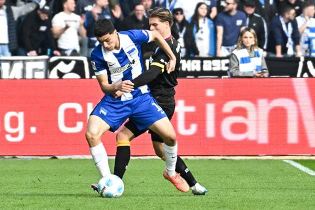 Soccer 2 Bundesliga, Hertha BSC Berlin Karlsruher SC 29 03 2025, xdanx, Soccer 2 Bundesliga, Hertha BSC Berlin Karlsruher SC v l Ibrahim Maza Hertha BSC ,Dzenis Burnic Karlsruher SC Zweikampf, Duell, Kampf, tackle DFL DFB REGULATIONS PROHIBIT ANY USE OF PHOTOGRAPHS as IMAGE SEQUENCES and or QUASI VIDEO Daniel Lakomski Mix1Press Berlin Olympiastadion Berlin Germany DEU Copyright: xDanielxLakomskix