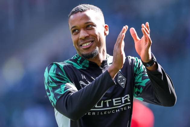 29 03 2025, Football, Borussia Mönchengladbach RB Leipzig, 1 Soccer Bundesliga, Borussia Park, Season 2024 2025 Honor for the 250th Bundesliga match for Alassane Plea Mönchengl 14 DFB regulations prohibit any use of photographs as image sequences and or quasi video Nordrhein Westfalen Germany