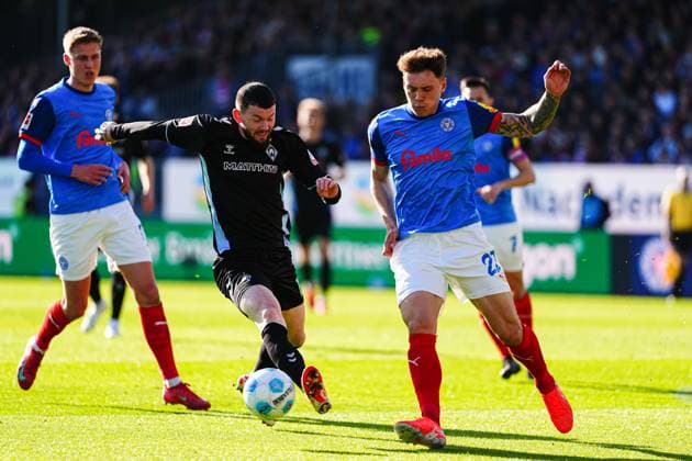 Oliver Burke SV Werder Bremen, 15 , Nicolai Remberg Holstein Kiel, 22 GER, Holstein Kiel vs SV Werder Bremen, Football, Bundesliga, Matchday 27, Season 2024 2025, 29 03 2025 DFL REGULATIONS PROHIBIT ANY USE OF PHOTOGRAPHS AS IMAGE SEQUENCES AND OR QUASI VIDEO GER, Holstein Kiel vs SV Werder Bremen, Football, Bundesliga, Matchday 27, Season 2024 2025, 29 03 2025 Kiel Copyright: xEibner-Pressefoto MarcelxvonxFehrnx EP_MFN